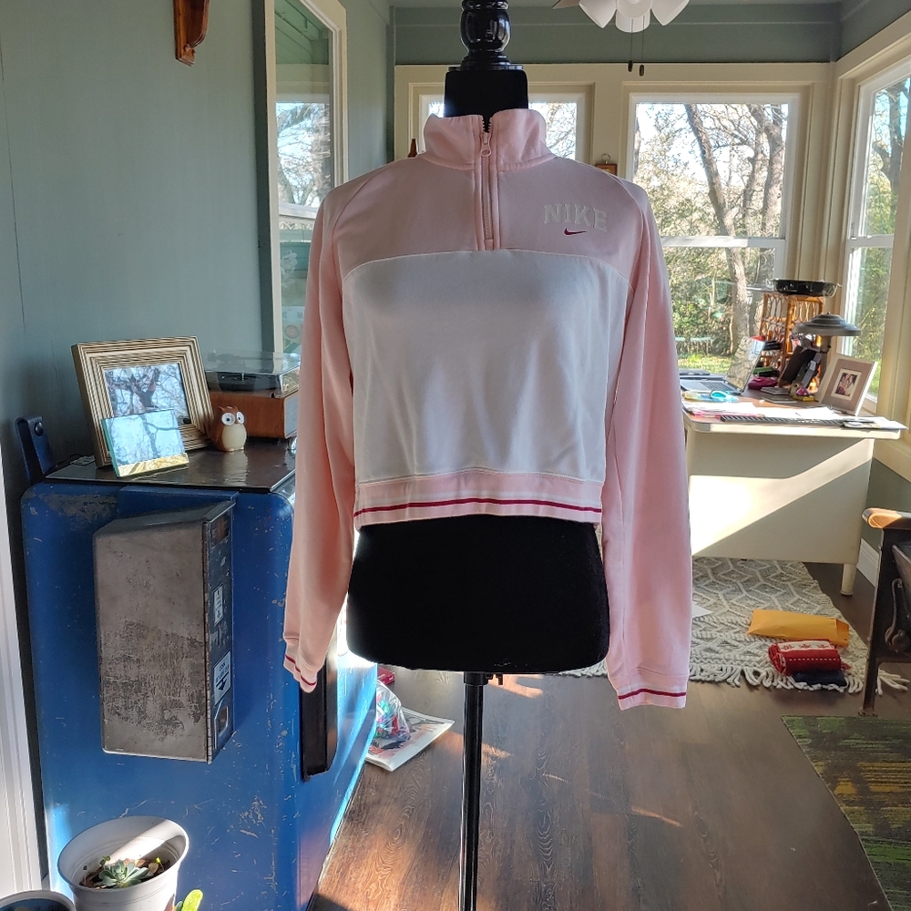 Cropped retro vibe sweatshirt